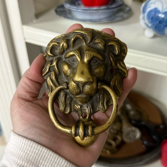 Vintage Other - Vintage Lion Head Wall Decor Knocker in Aged Gold